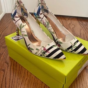 Ted Baker London Hummingbird Pumps with box used, great shape. Wore about 5x.